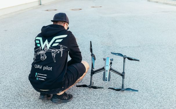 Ponúkame tvorbu reklamných videí , dronové zábery so všetkými povoleniami
